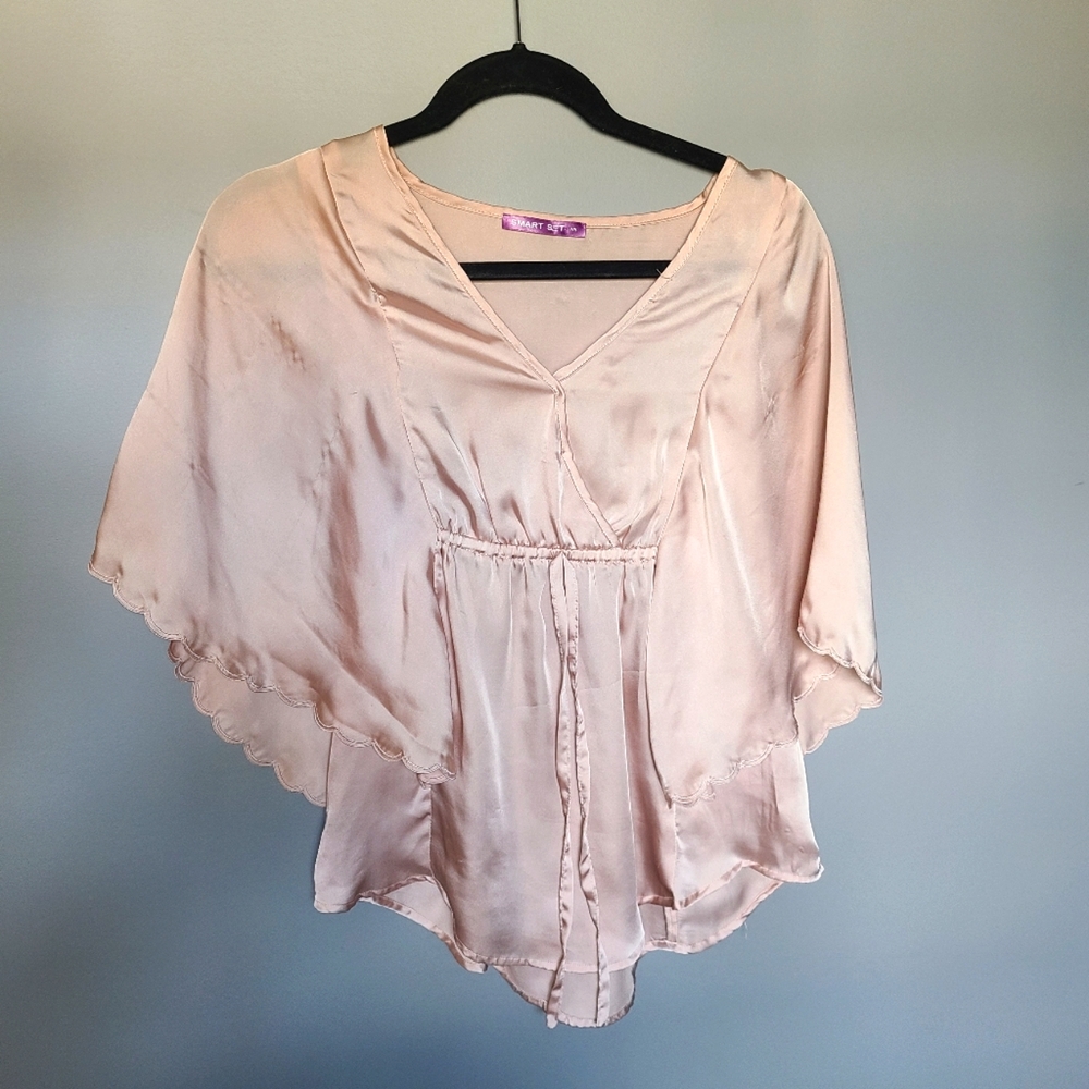 Amazing condition flowy blouse